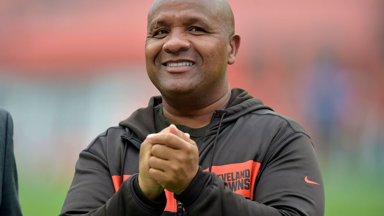 Hue Jackson back in Cincinnati, helping to run defense